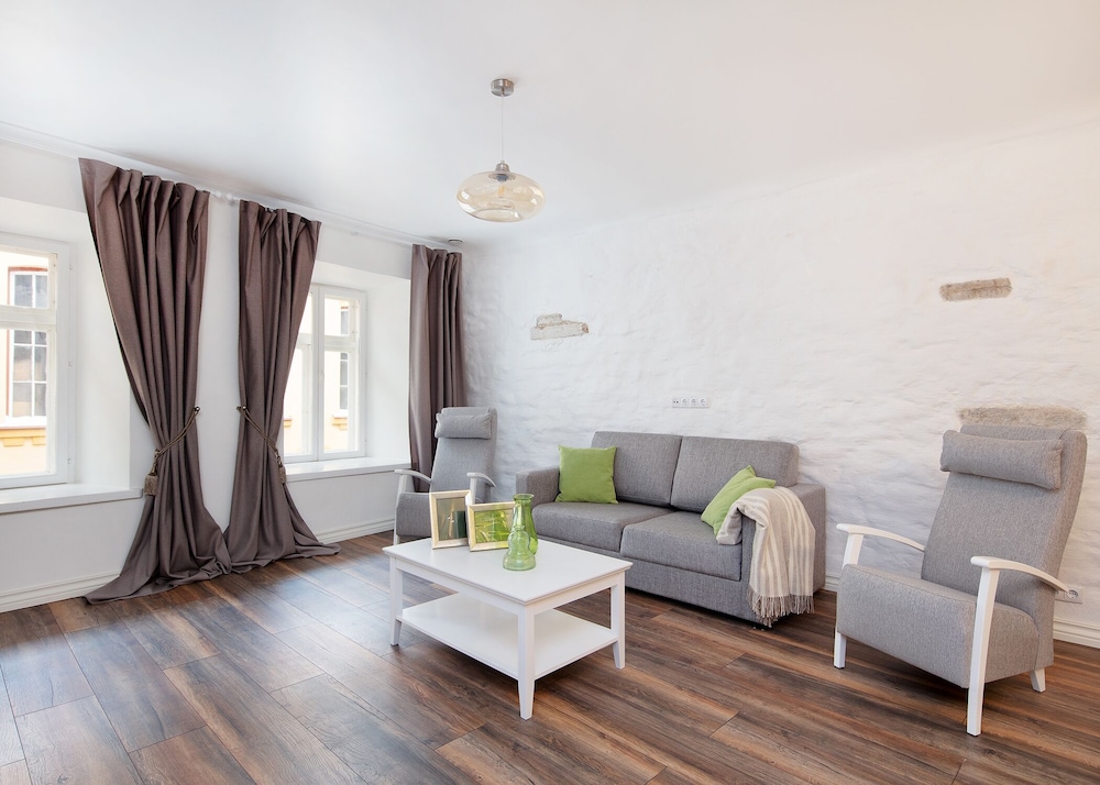 Freshly renovated 1 bedroom Old Town apartment photo 1