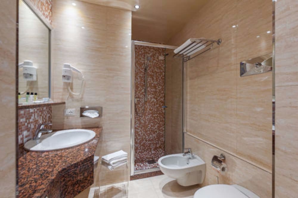 Standard Double Room - Photo 7