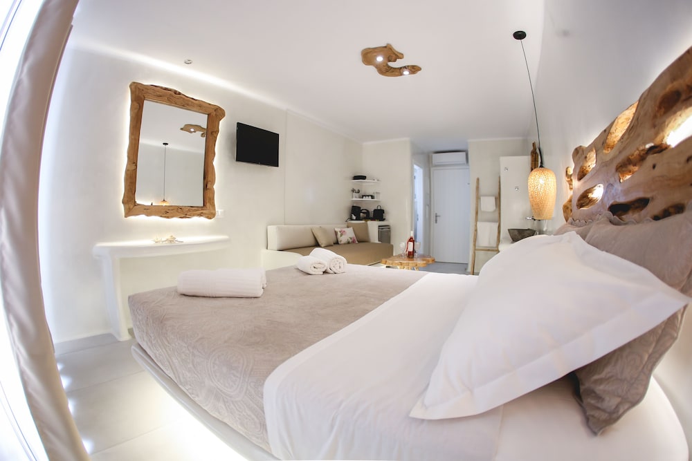 Deluxe Studio Suite, Hot Tub, Sea View photo 3