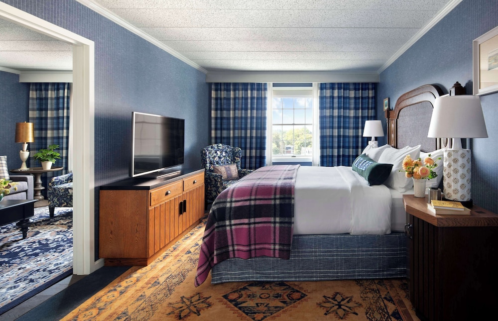 Suite, 1 King Bed - Photo 1