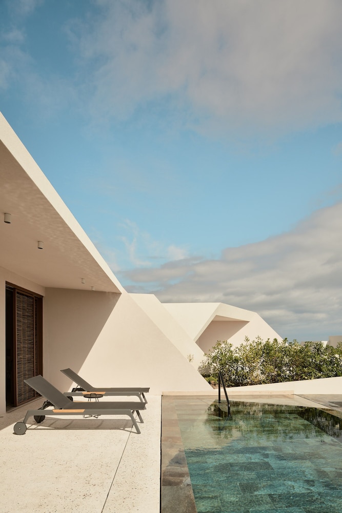 Euphoria Two Bedroom Private Pool Suite - Photo 11