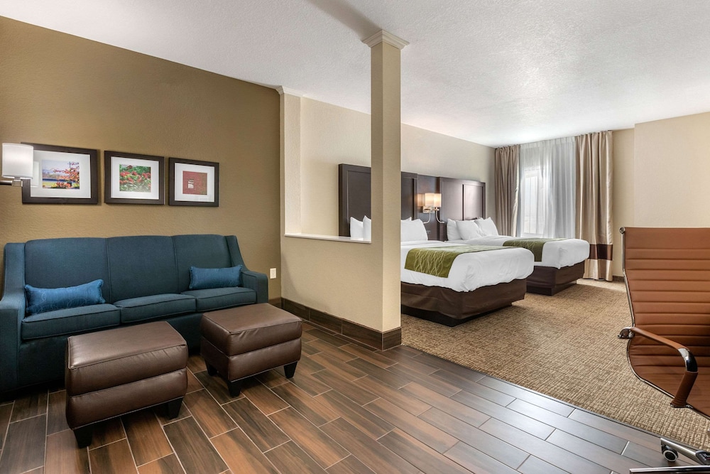 Suite, 2 Queen Beds, Accessible, Non Smoking