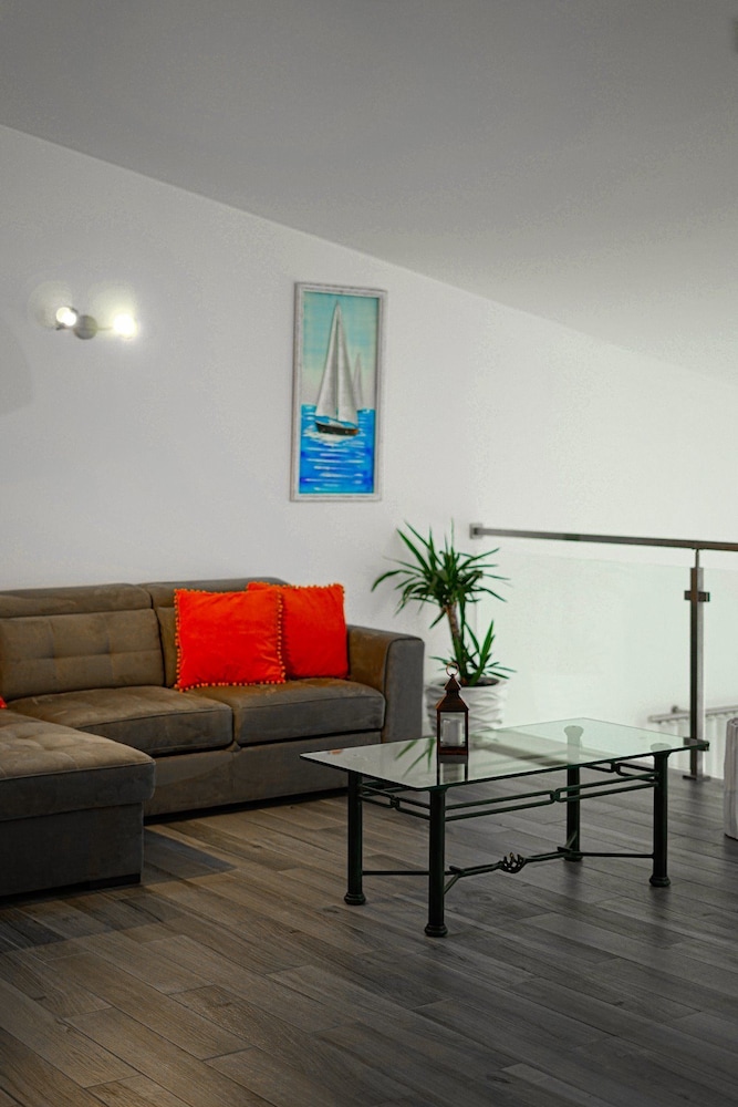 Luxury House, 5 Bedrooms, Private Pool photo 3