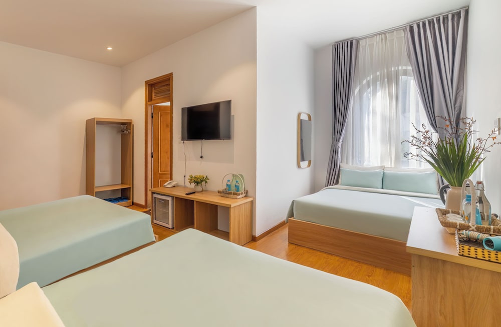Superior Triple Room, City View