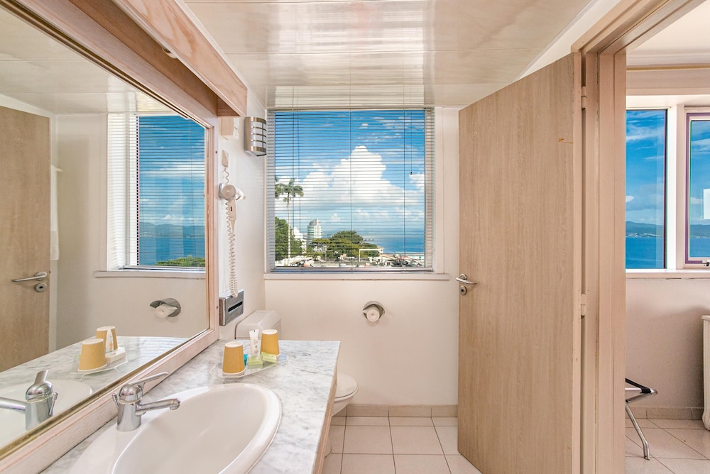 Superior Room, Sea View (Elevator) - Photo 15