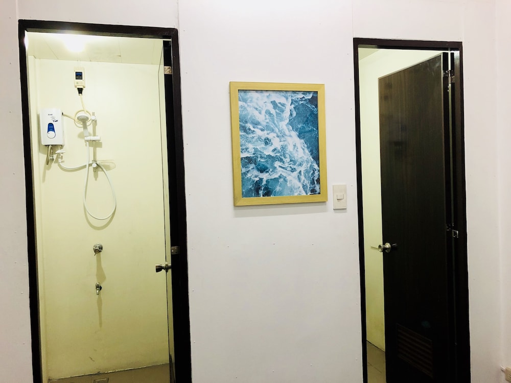 Economy Single Room, Shared Bathroom photo 2