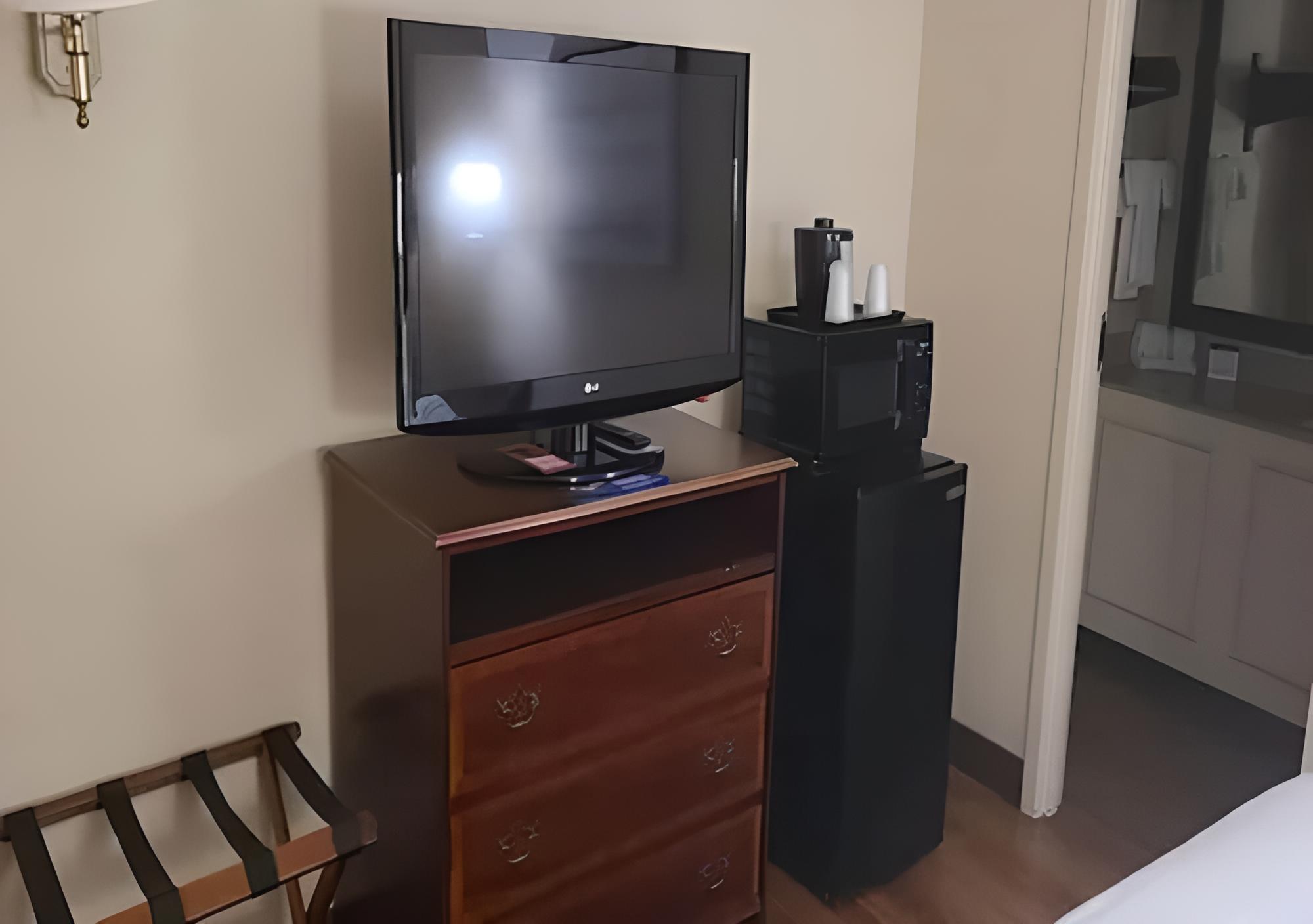 Standard Room, 2 Queen Beds, Non Smoking (Exterior) photo 2