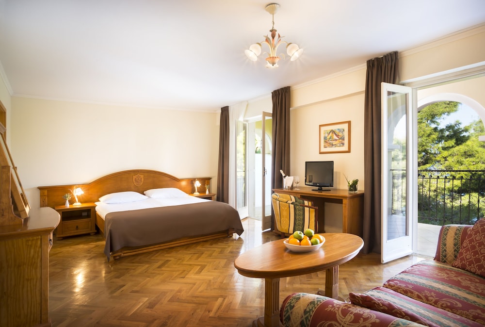 Superior double room with extra bed photo 2