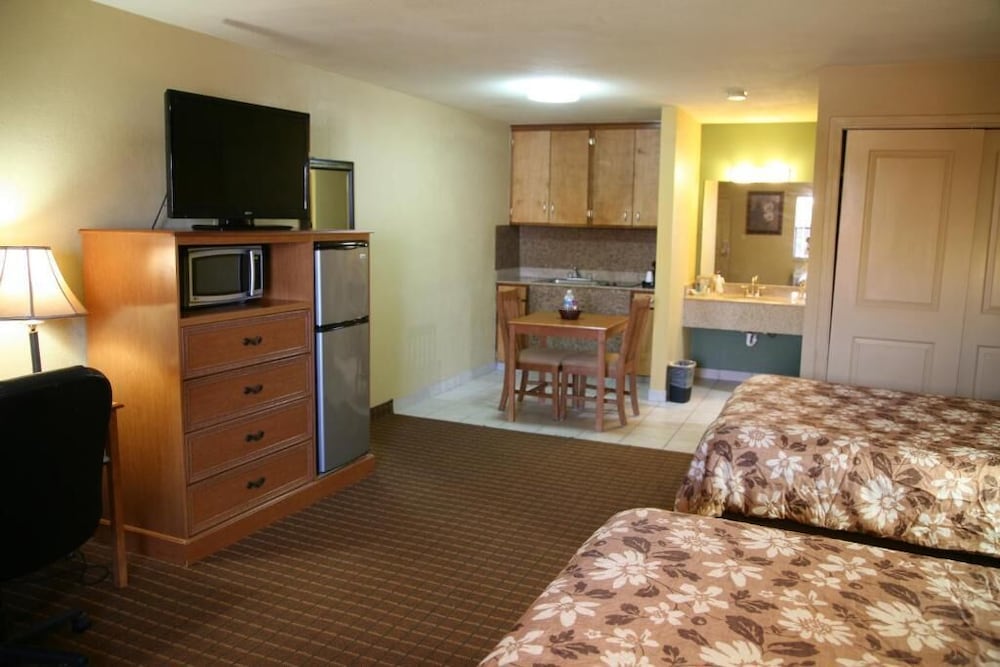1 King, 1 Full, Kitchenette, Non Smoking photo 2