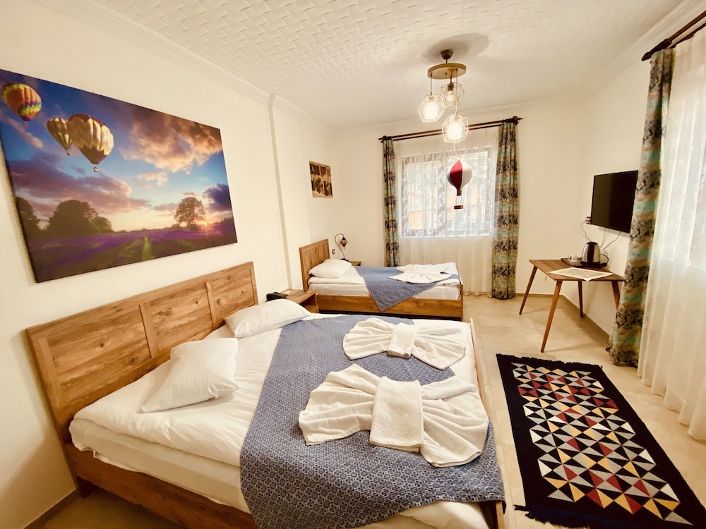 Economic Family Room - Photo 1