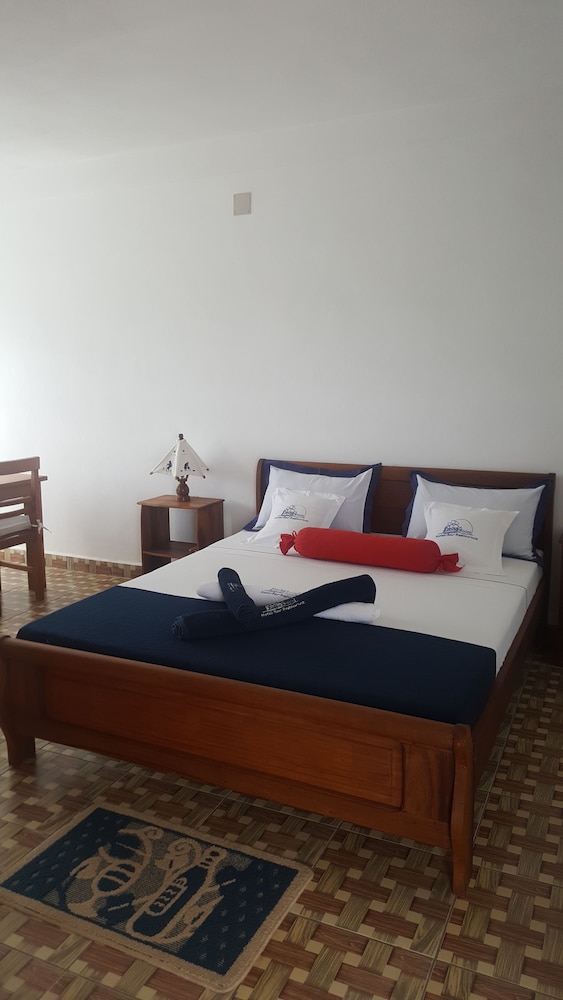 Basic Double Room, 1 Queen Bed, Sea View photo 3
