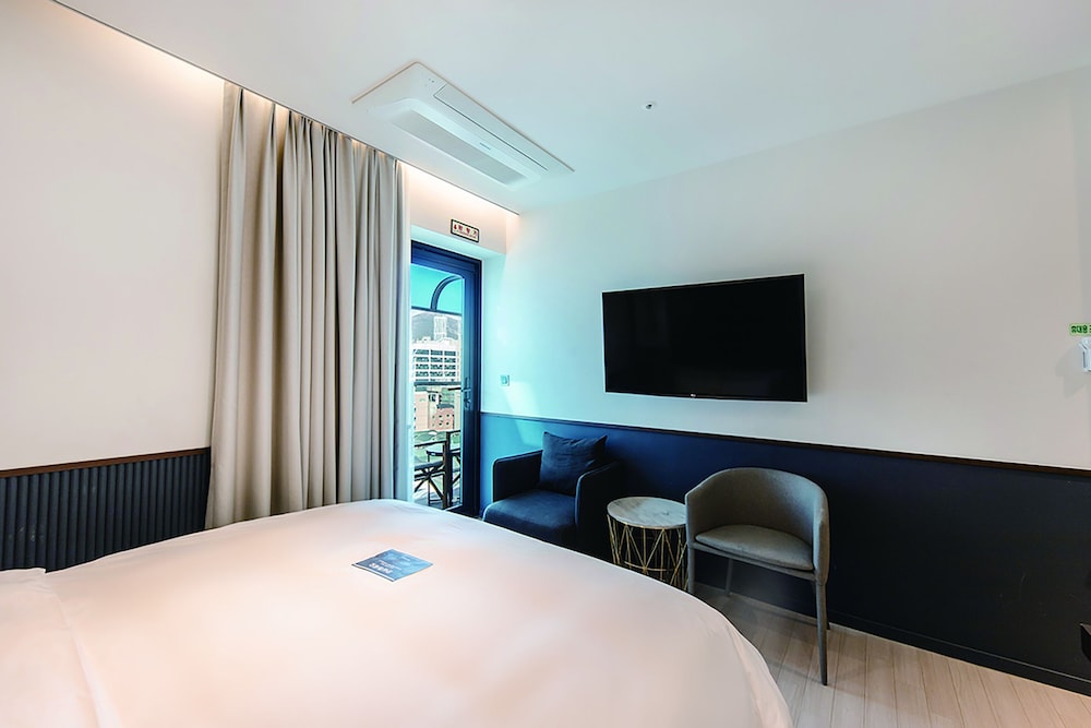 Standard Terrace Room -Breakfast Included,Unlimted Starbucks Coffee Bean,OTT Available photo 3