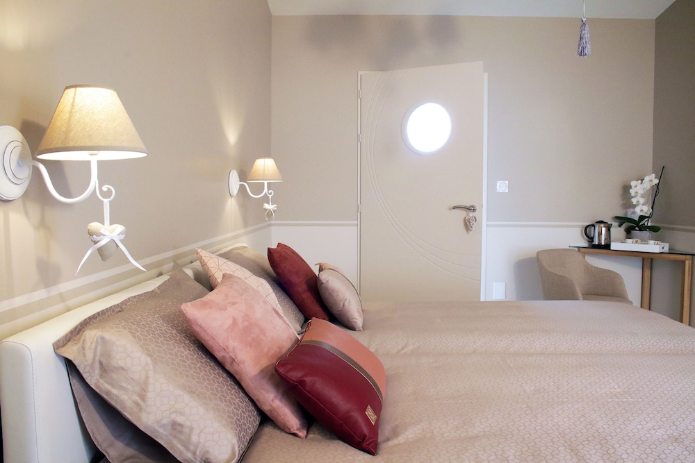 Room (Hellébore) photo 1