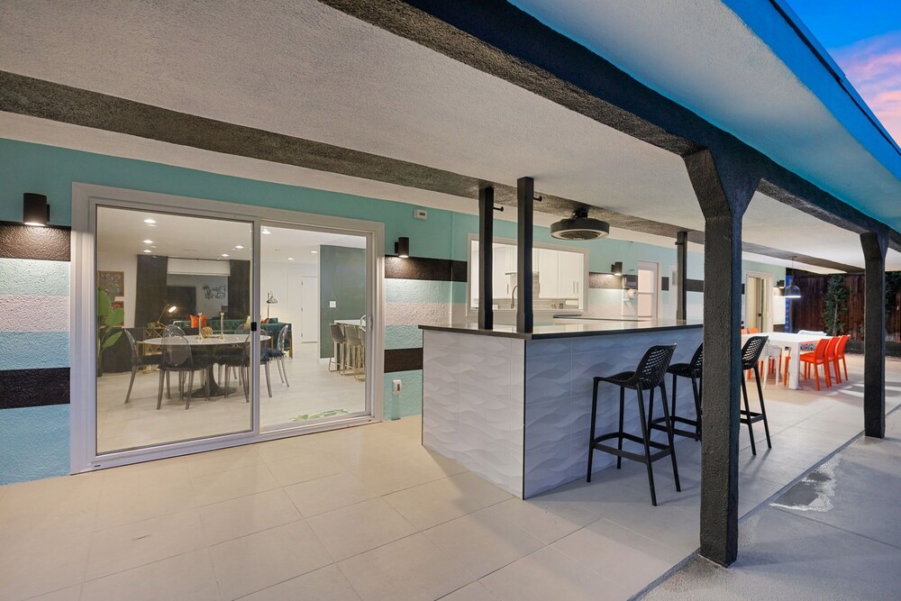 The Ritz - Luxury Home With Pool Speakeasy Bar, Billede 29
