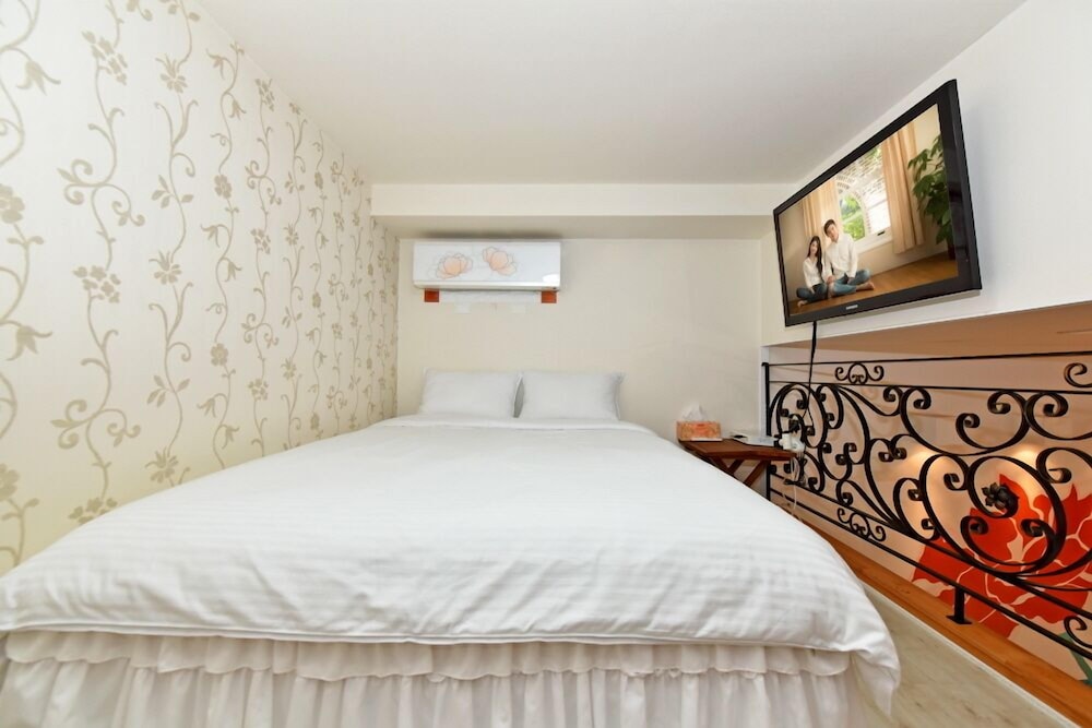 Room, Partial Sea View (Tropical Orange) photo 2