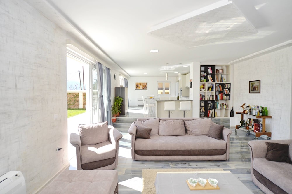 Deluxe Apartment, 2 Bedrooms, Sea View photo 2