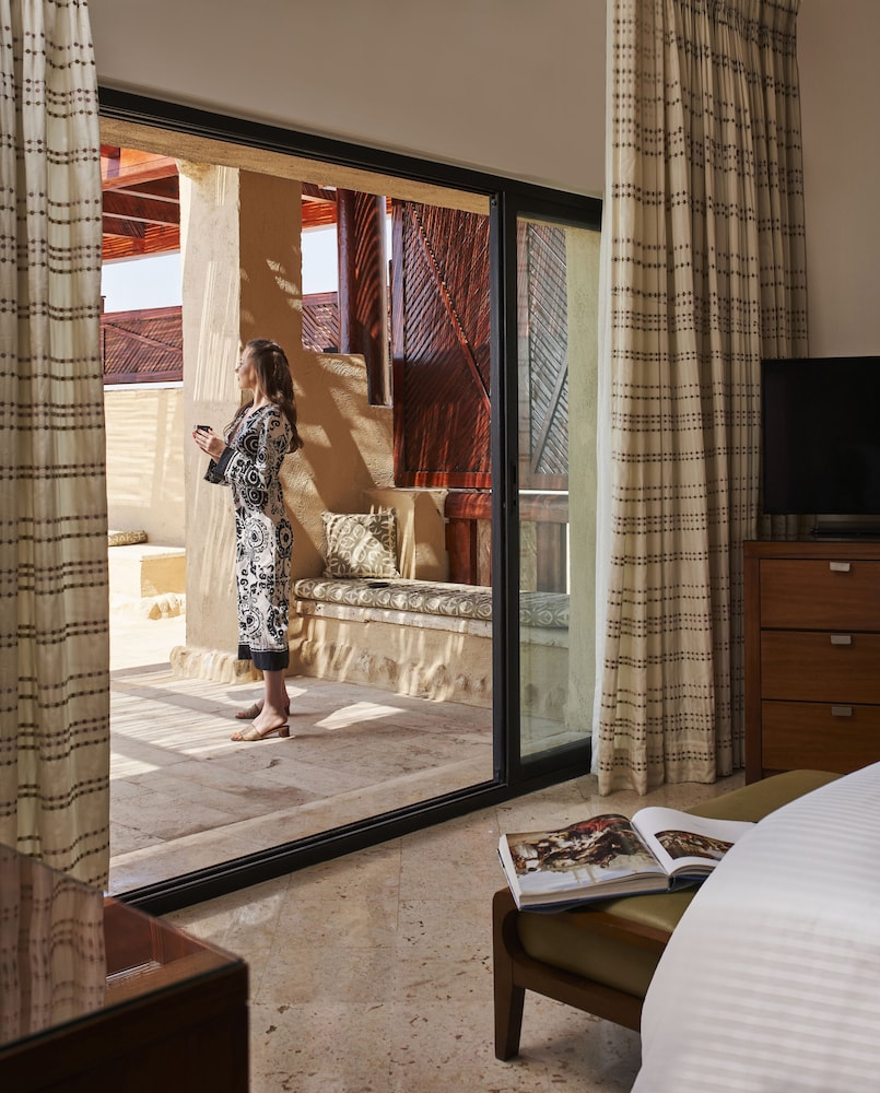 Premium Room, 1 King Bed, Sea View - Photo 6