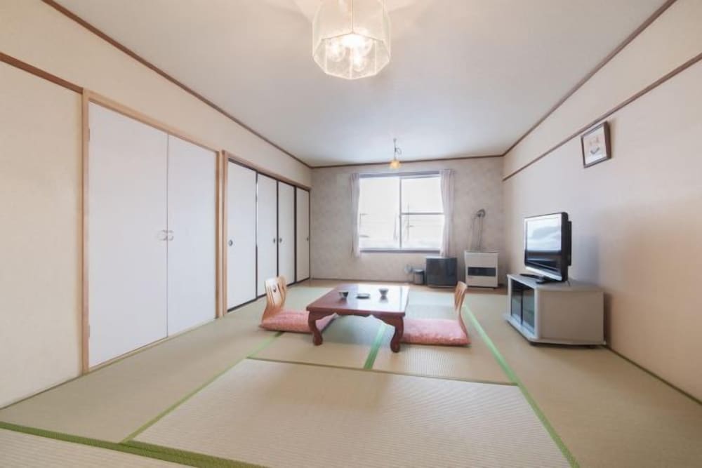 Japanese Style Twin Room, Shared Bathroom