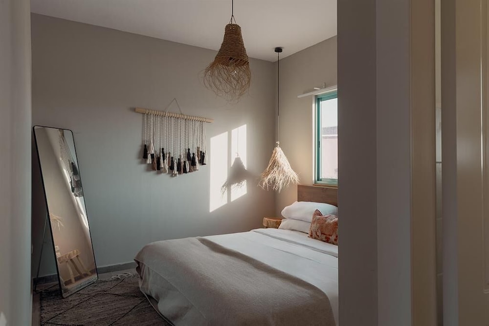 Basic Suite, Desert View