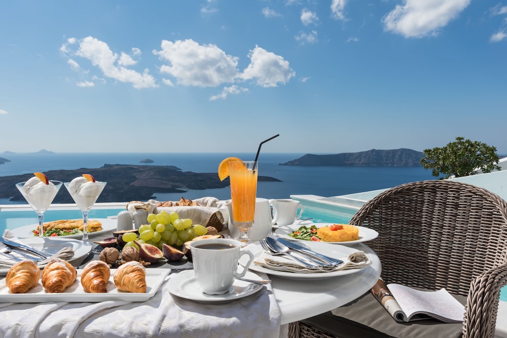 Suite with Infinity Private Pool, Caldera View