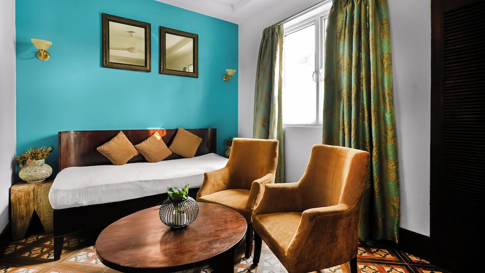 Suite with Airport Pickup thumbnail 6