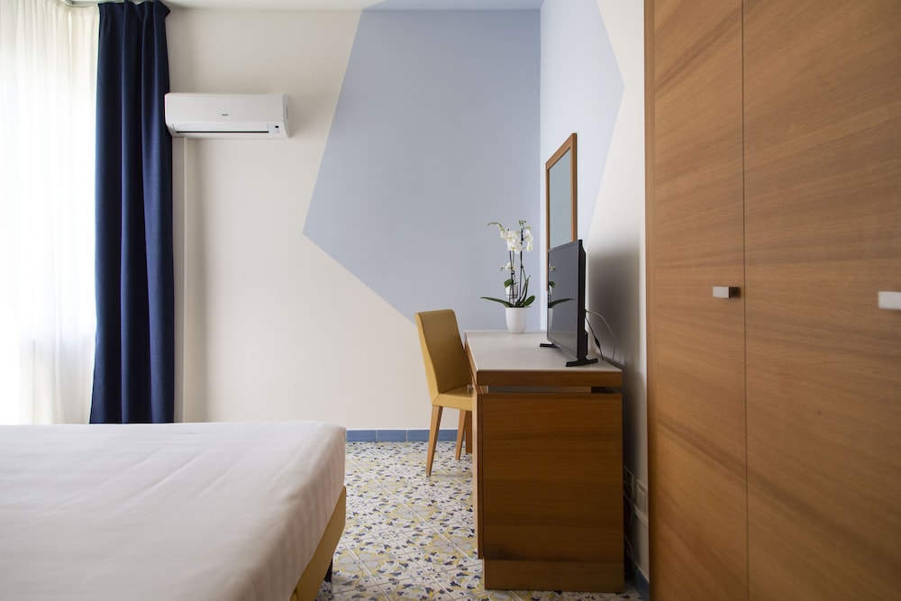 Deluxe Double or Twin Room, Sea View photo 2