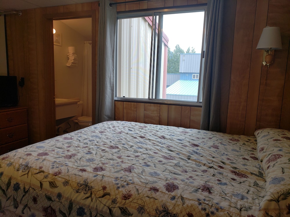 Standard Single Room, 1 Queen Bed, Non Smoking, Private Bathroom photo 1