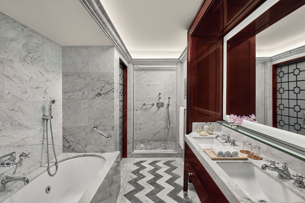 Presidential Suite thumbnail 6