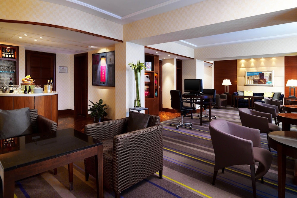 Junior Suite, 1 King Bed thumbnail 6