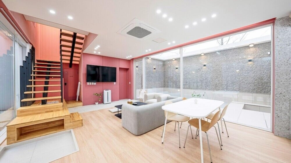 Room (Room 2)