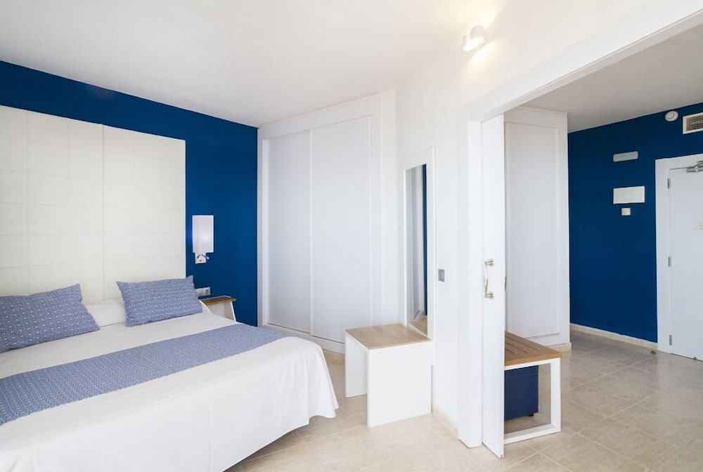 Junior Quadruple Room, Sea View - Photo 5