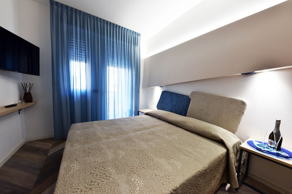 Standard Double or Twin Room - Photo 3