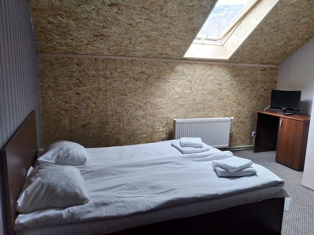 Economy Double Room, 1 Double Bed, Mountain View photo 3
