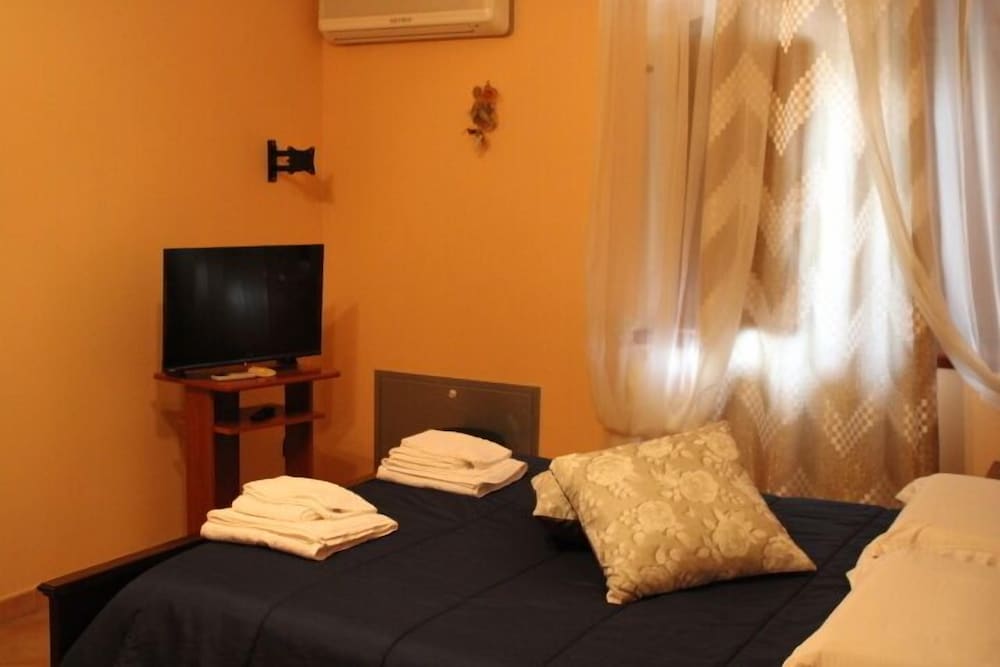 Basic Double or Twin Room, Balcony, Hill View