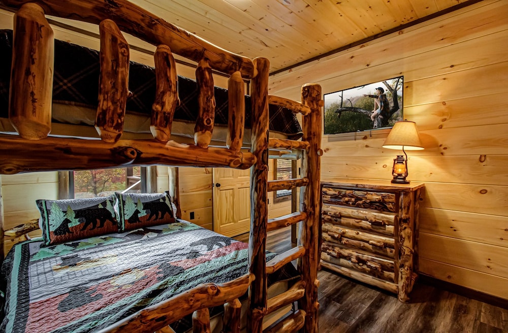 House, Multiple Beds (Honey Bear Hill #326)