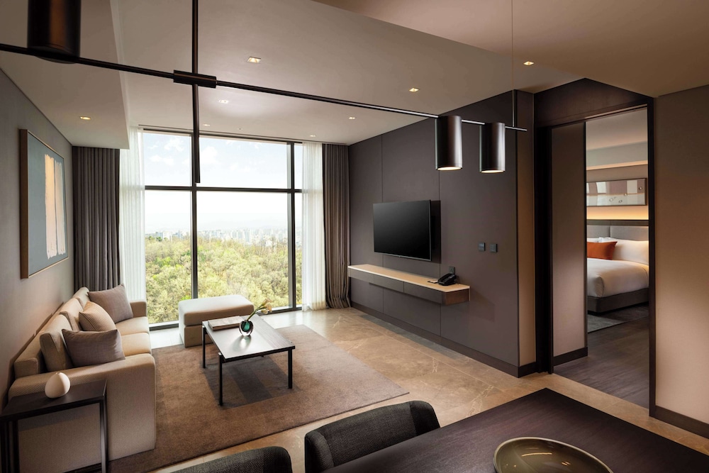 Deluxe, One Bedroom Suite - Photo 2