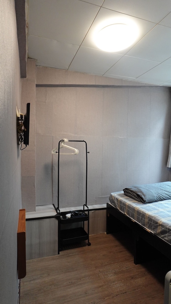 Economy Double Room photo 2