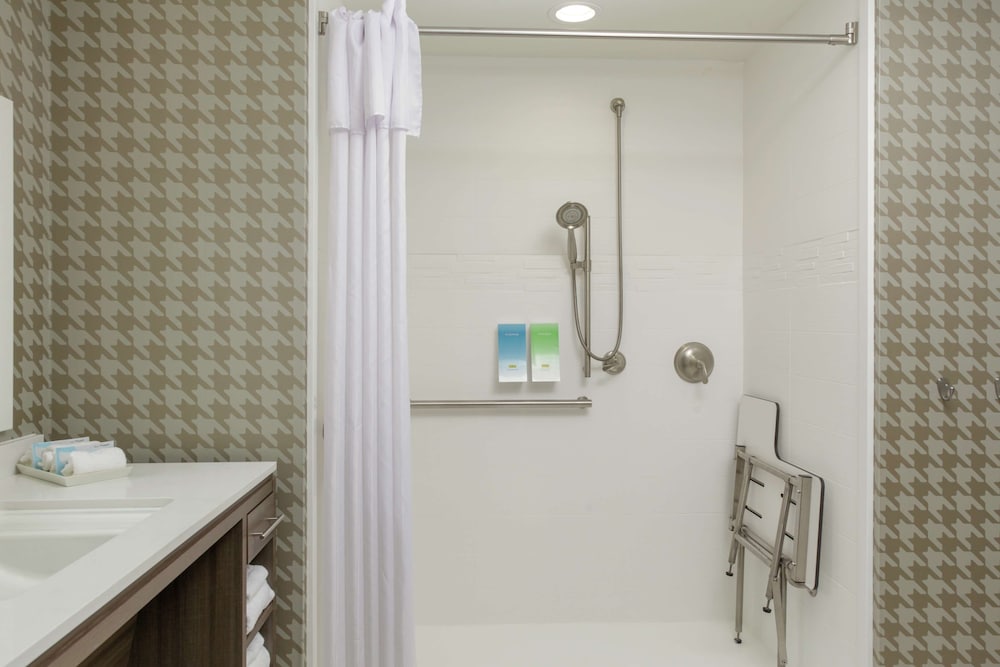 Suite, 1 King Bed, Accessible (Mobility & Hearing, Roll-in Shower) photo 2