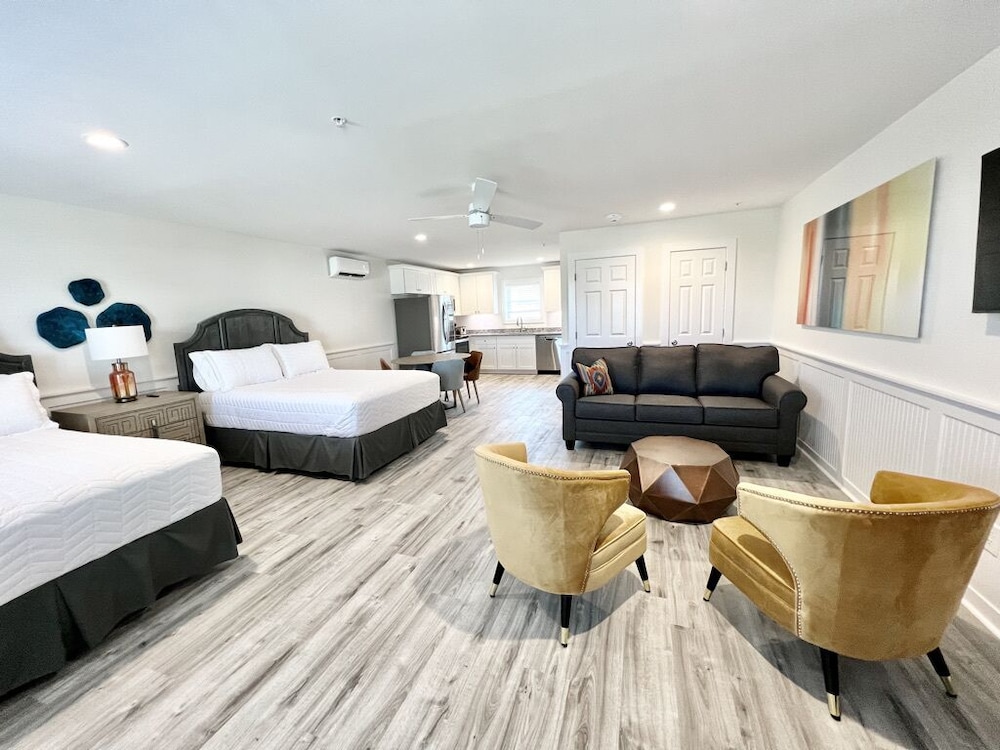 Saltwater Suites 306 Queen Suite, 3rd Fl. Low Tide