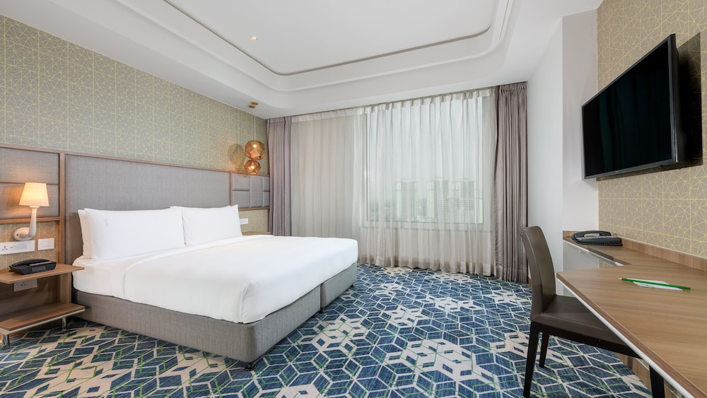 Premium Room, 1 King Bed, Balcony - Photo 6