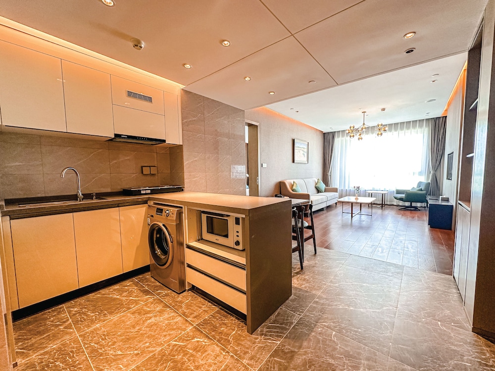 Apartment, 3 Bedrooms - Photo 4