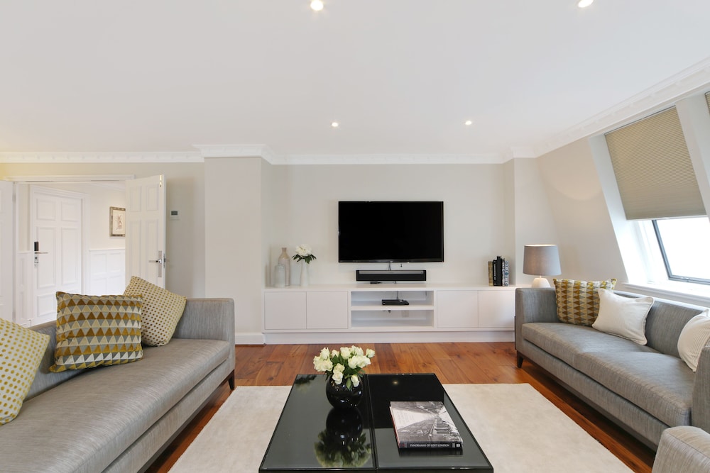 Four Bedroom Penthouse Apartment With Terrace photo 2