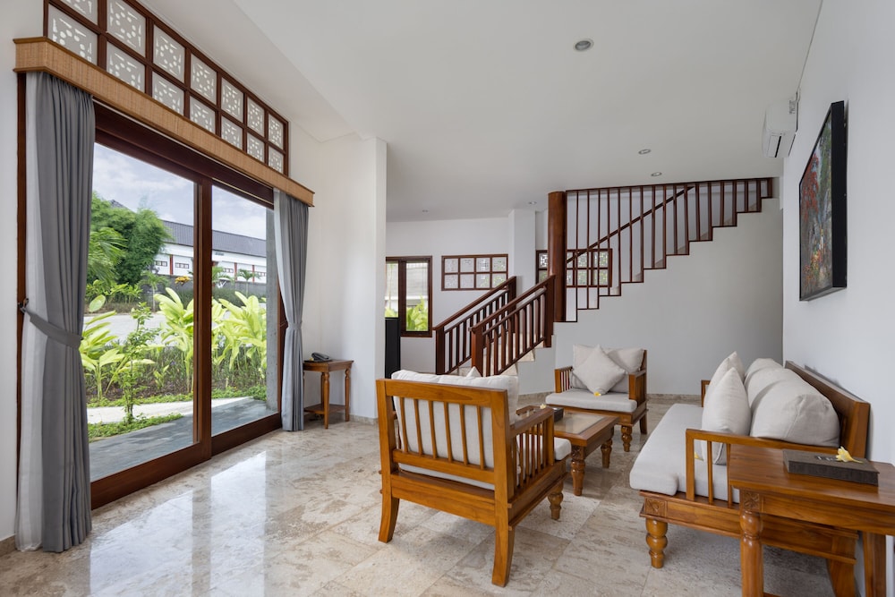 Three Bedroom Garden Villa with Pool access - Photo 4