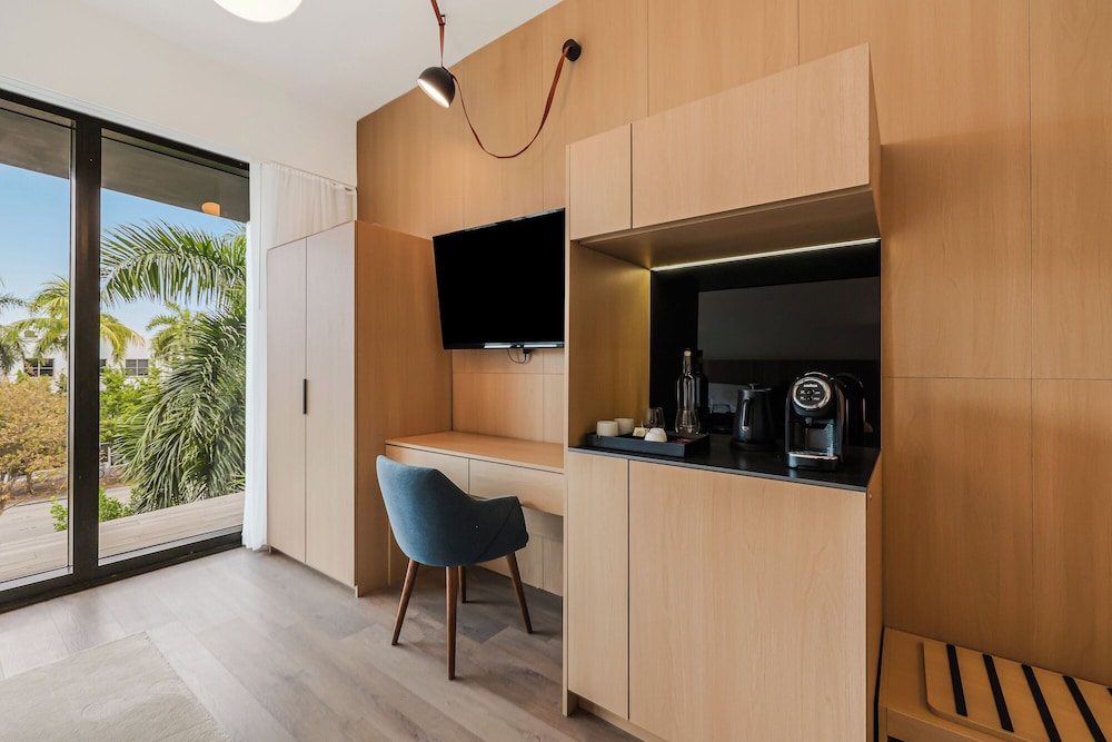 Classic Room, 1 King Bed (ADA)