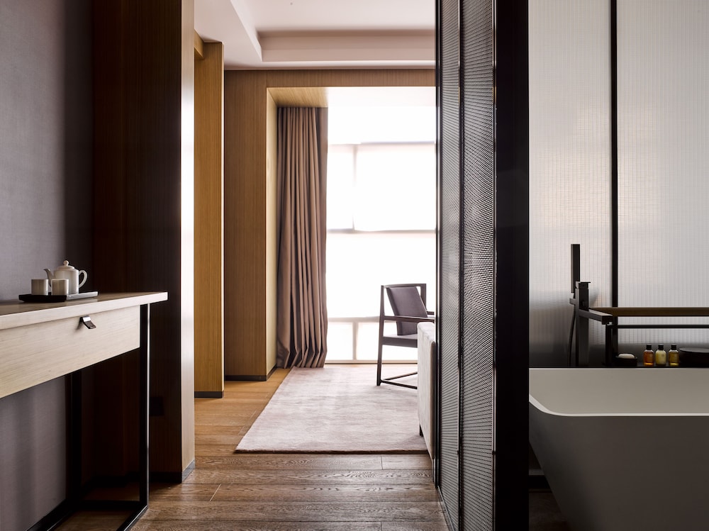 Deluxe King Suite Room - Photo 2
