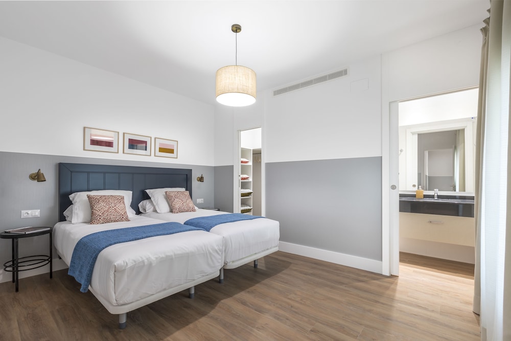 Premium Apartment, 3 Bedrooms photo 2