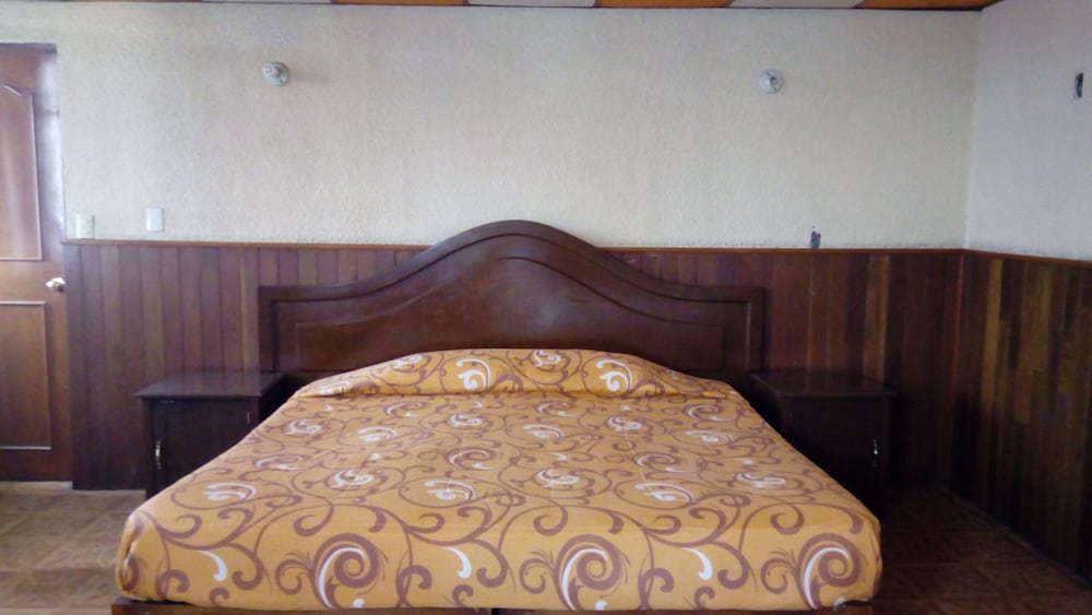 Economy Room, 1 Queen Bed, Non Smoking photo 2