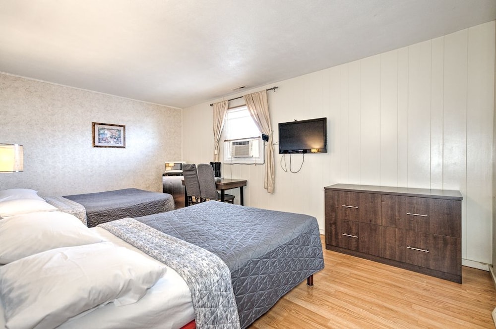 Economy Room, 2 Double Beds photo 1