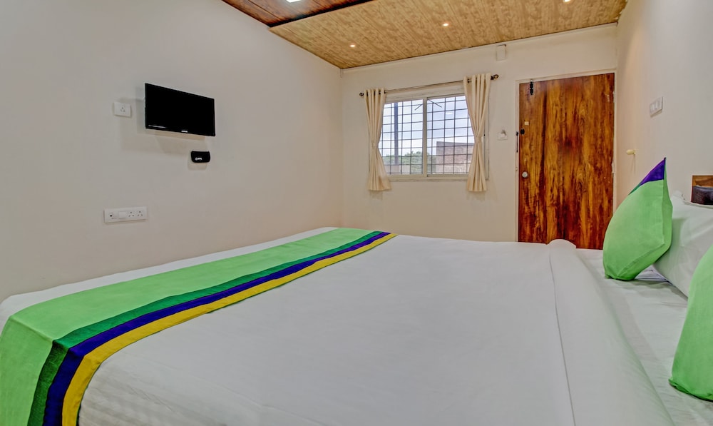 Deluxe Room - Photo 12