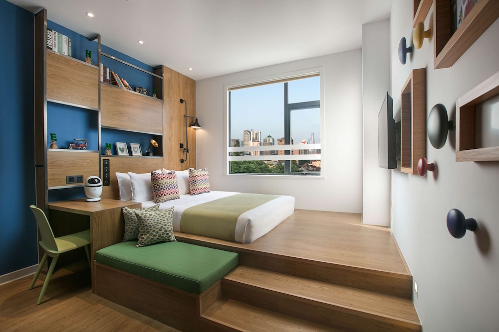 Superior Room, 1 Queen Bed photo 3